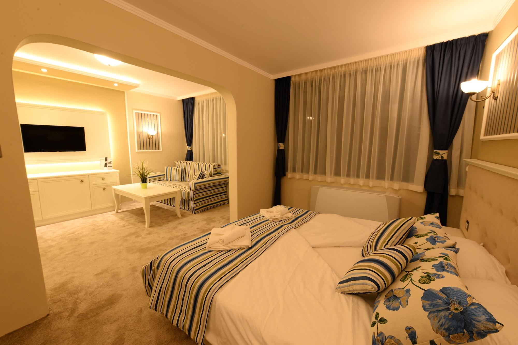 Park Hotel Raya Garden - Free Parking เวลีคอเทอร์โนโว ภายนอก รูปภาพ