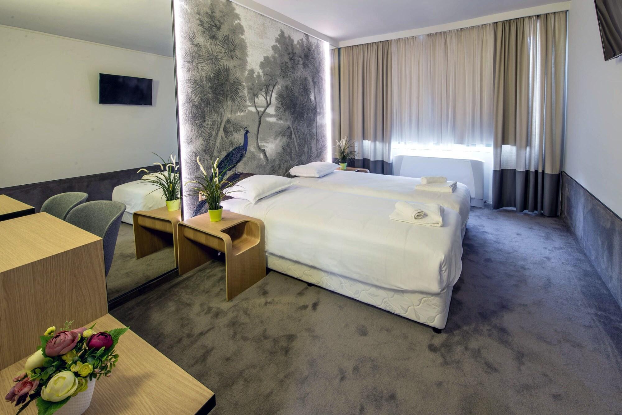 Park Hotel Raya Garden - Free Parking เวลีคอเทอร์โนโว ภายนอก รูปภาพ