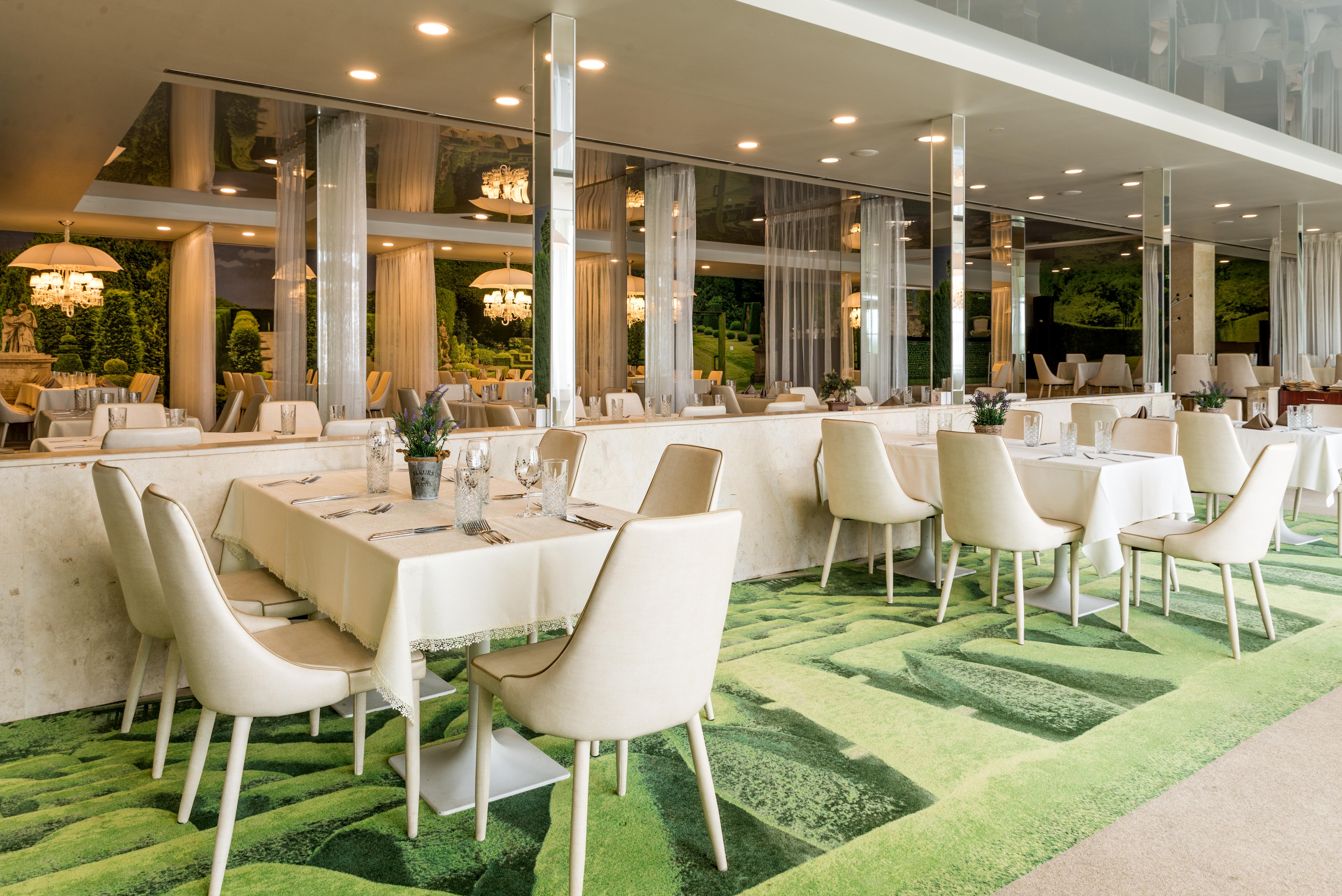 Park Hotel Raya Garden - Free Parking เวลีคอเทอร์โนโว ภายนอก รูปภาพ